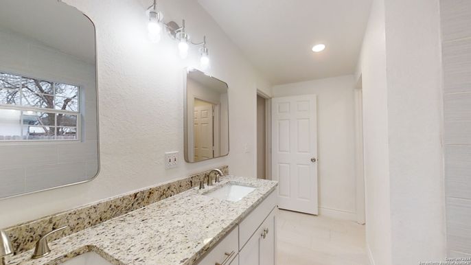 Bathroom, Dual Sink Vanities, Interior, Recessed Lighting