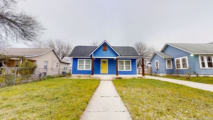 Backyard, Exterior, Facade, Ranch