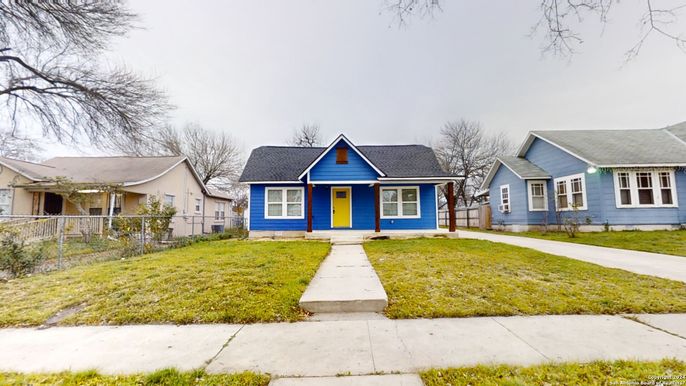 Backyard, Exterior, Facade, Ranch