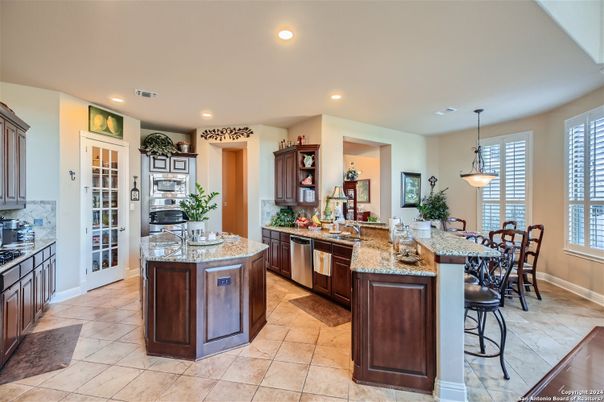 Dining room, Interior, Kitchen, Pendant Lights, Recessed Lighting, Stainless Steel Appliances