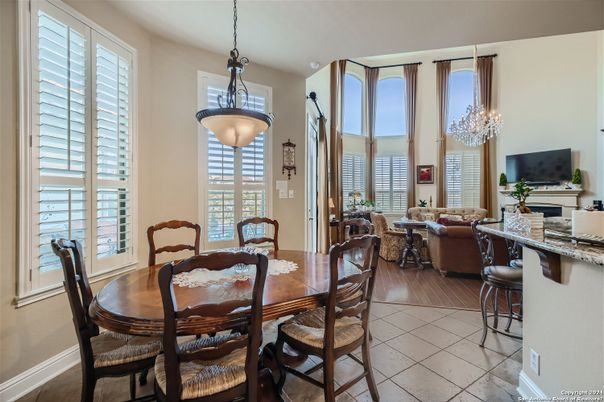Chandelier, Dining room, Interior, Living room, Pendant Lights
