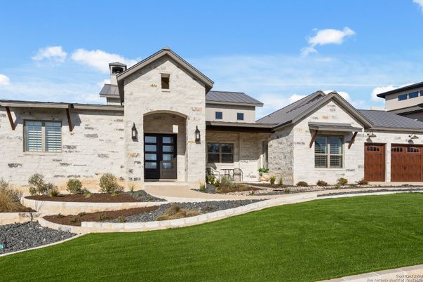 Exterior, Facade, Farmhouse
