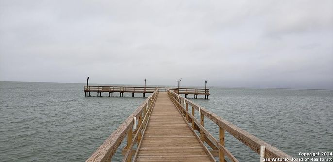 Exterior, Lake