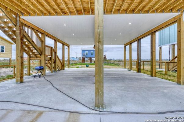 Exterior, Wooden Beams