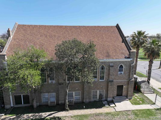 Exterior, Facade, Brick Facade, Rowhouse