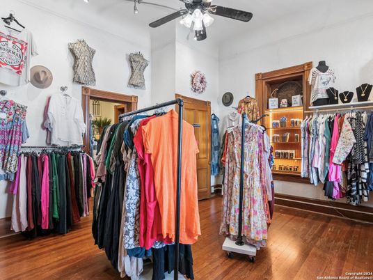 Interior, Walk-in Closets, Wood Texture Flooring