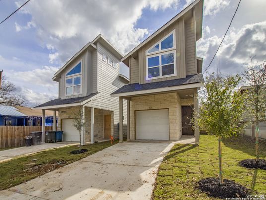 Attached, Exterior, Facade, American Craftsman