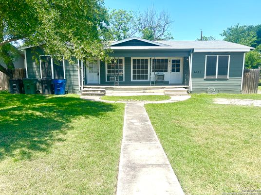 Backyard, Exterior, Facade, Ranch
