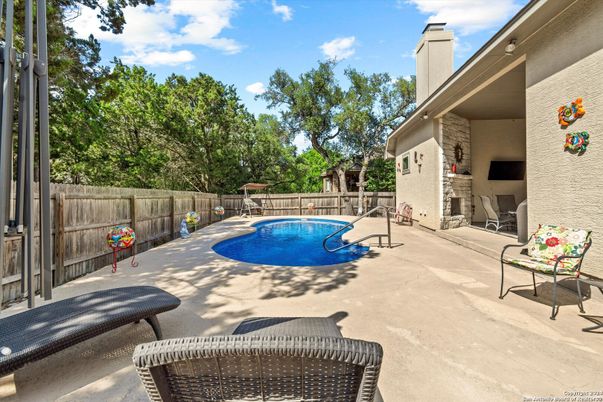 Exterior, Pool