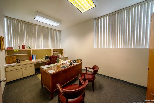 Home Office, Interior