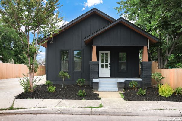 Exterior, Facade, American Craftsman