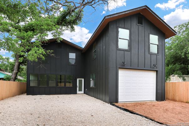 Attached, Exterior, Facade, Modern