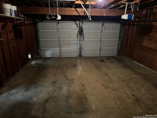 Garage, Interior, Wooden Beams