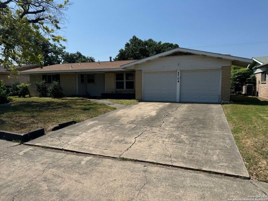 Attached, Exterior, Facade, Brick Facade, Ranch
