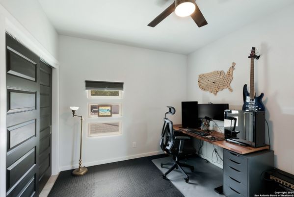 Home Office, Interior