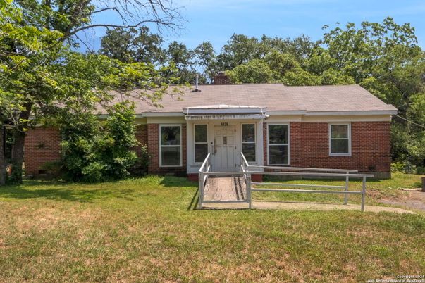Exterior, Facade, Brick Facade, Cape Cod
