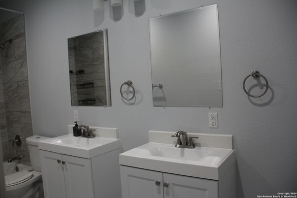Bathroom, Dual Sink Vanities, Interior