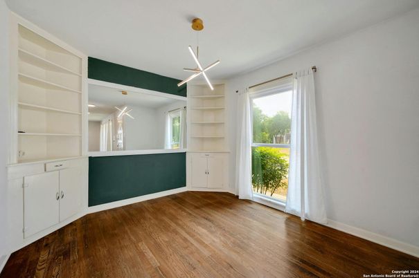 Empty room, Interior, Pendant Lights, Wood Texture Flooring