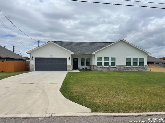 Attached, Exterior, Facade, Ranch