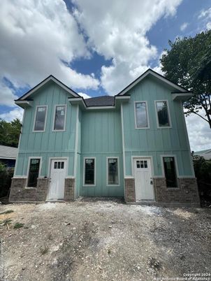 Attached, Exterior, Facade, Farmhouse