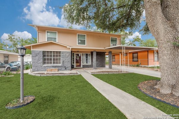 Backyard, Exterior, Facade, Split Level