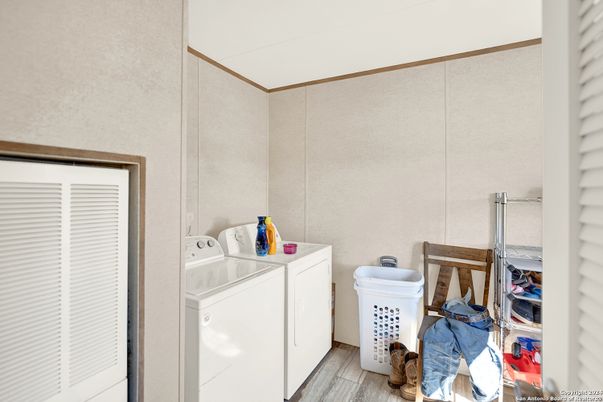 Interior, Washer, Wood Texture Flooring