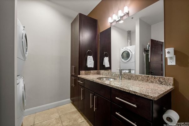 Bathroom, Dual Sink Vanities, Interior, Washer
