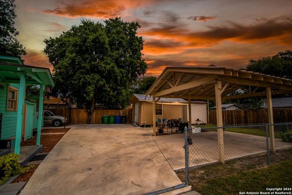 Backyard, Exterior
