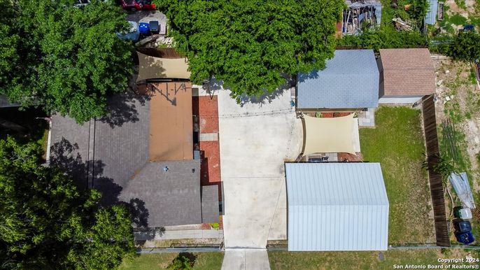 Exterior, Drone