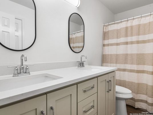 Bathroom, Dual Sink Vanities, Interior