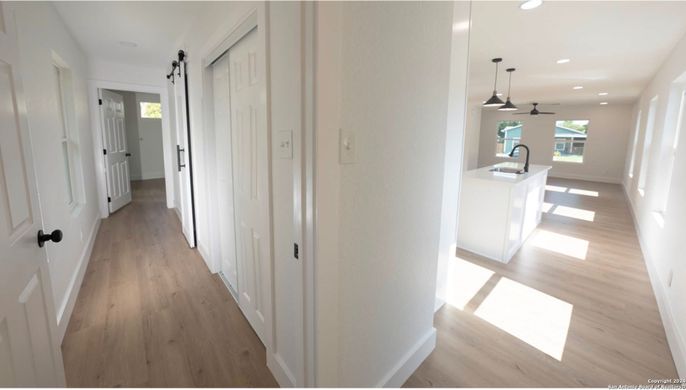 Interior, Pendant Lights, Recessed Lighting, Wood Texture Flooring