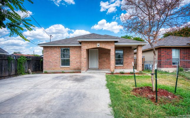 Exterior, Facade, Brick Facade, Ranch