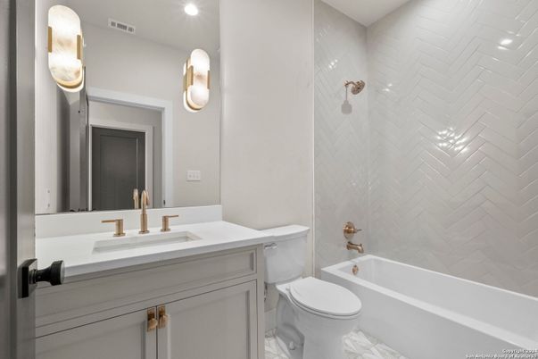 Bathroom, Interior, Recessed Lighting