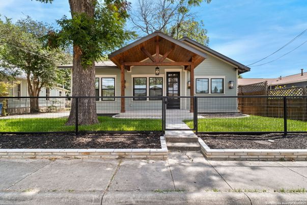 Exterior, Facade, American Craftsman