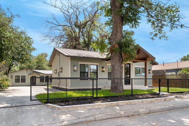 Exterior, Facade, American Craftsman
