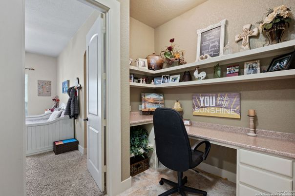 Home Office, Interior