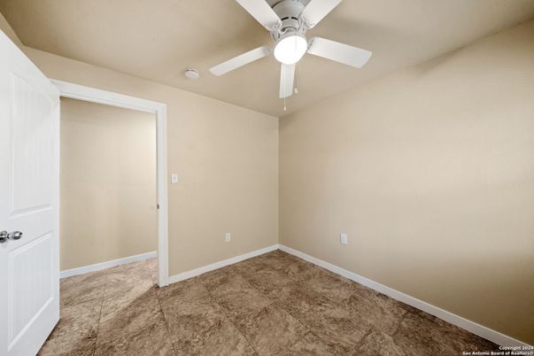 Empty room, Interior