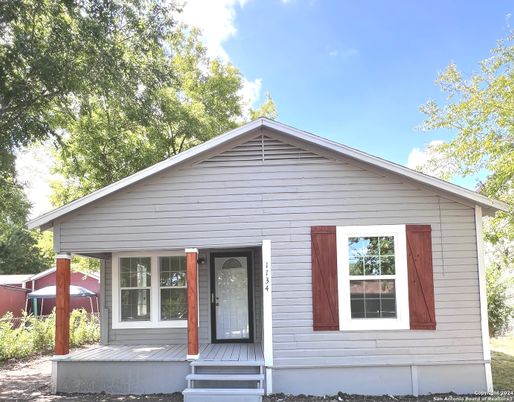 Exterior, Facade, None