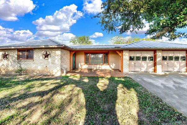 Attached, Exterior, Facade, Brick Facade, Ranch