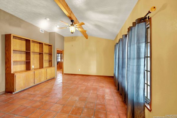 Empty room, Interior, Wooden Beams