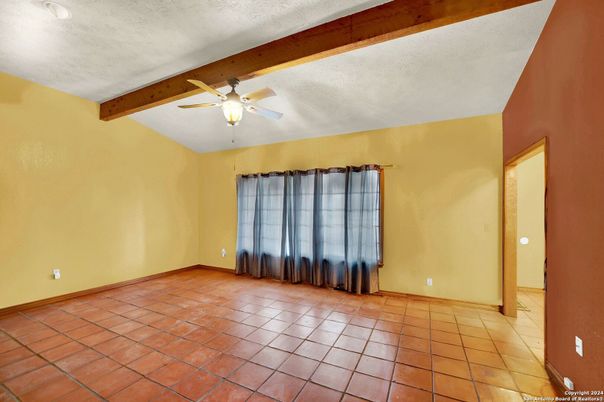 Empty room, Interior, Wooden Beams