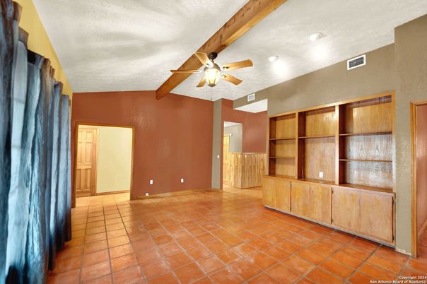 Empty room, Interior, Wooden Beams