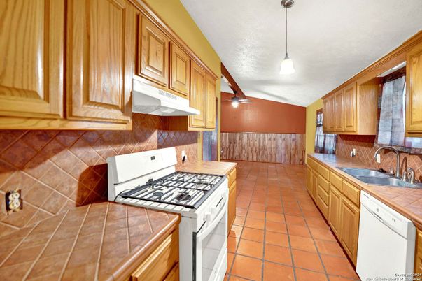 Interior, Kitchen, Pendant Lights, Tile Countertops