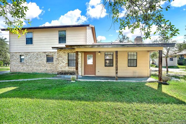 Backyard, Exterior, Facade, Split Level