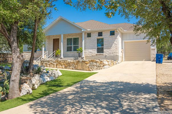 Attached, Exterior, Facade, Ranch