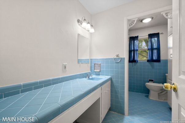 Bathroom, Interior, Tile Countertops