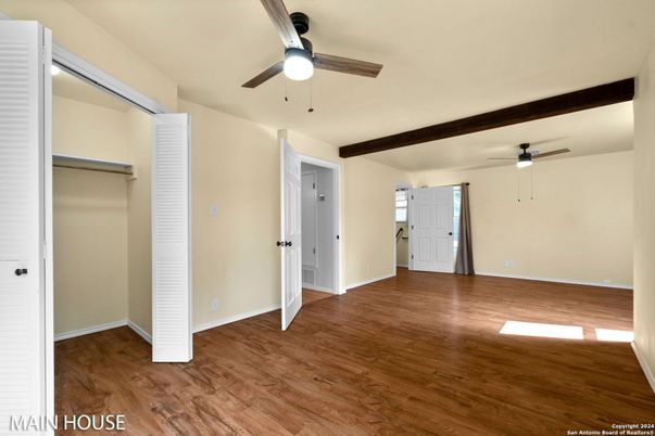 Empty room, Interior, Wooden Beams, Wood Texture Flooring