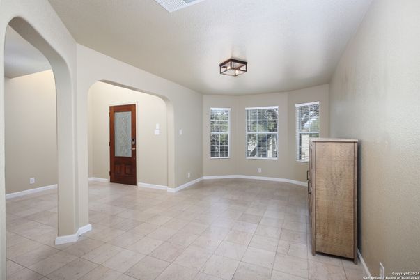 Empty room, Interior