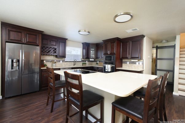 Dining room, Interior, Kitchen, Stainless Steel Appliances, Wood Texture Flooring