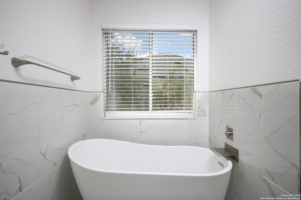Bathroom, Free Standing Baths, Interior, Marble Walls